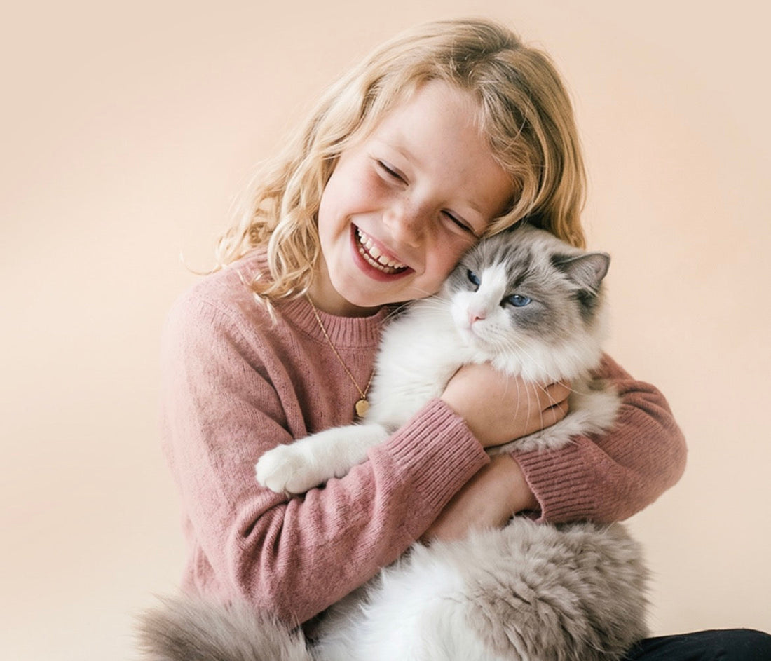 A smiling girl hugging her cat — guide to choosing the best automatic pet feeder for cats and dogs
